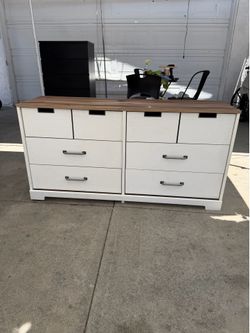 6 drawer white dresser !