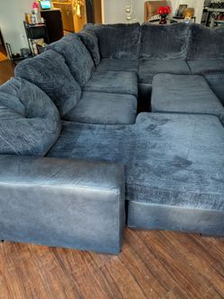 PENDING -Large Navy Sectional FREE-PICKUP ONLY/NO HOLDS