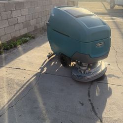 Floor Scrubber Tennant ($3500)