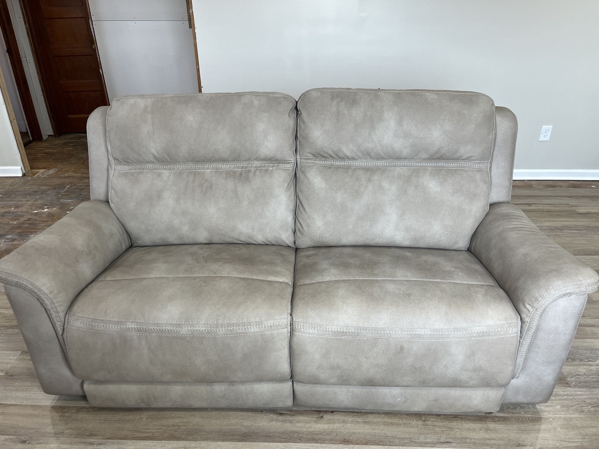 Electric Love Seat & Recliner 