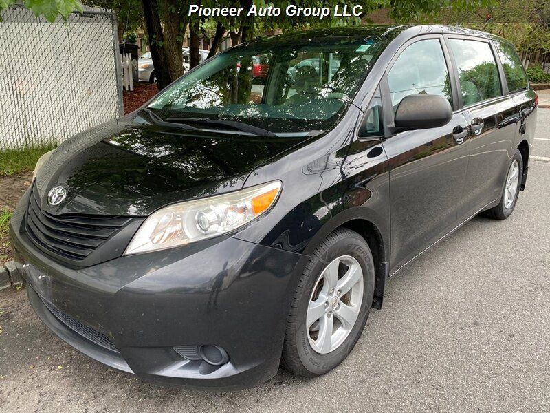 2012 Toyota Sienna Base 7-Passenger