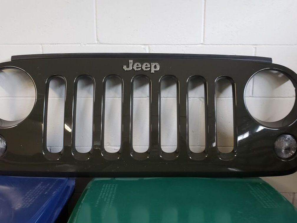 Jeep Wrangler Unlimited Sport 2015 Factory Grill, lights, and mirrors