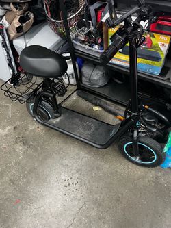 Gyroor electric scooter