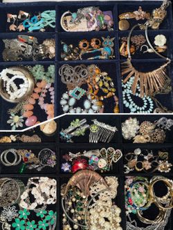 Huge Vintage Estate Costume Jewelry Velvet Trays Included!)