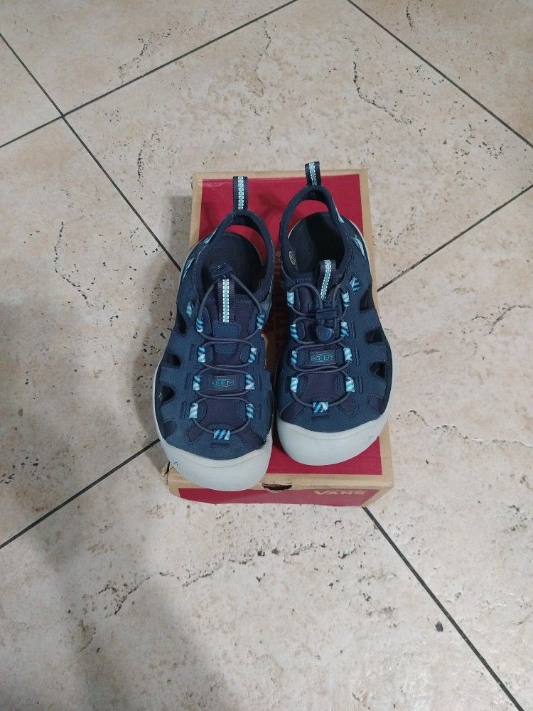 Keen Shoe's Sold Hiking Sandals Size 6/5" Water