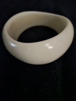 Cream White Solid Lucite Bangle