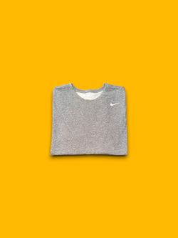 The Nike tee dri-fit shirt grey men’s 2XL