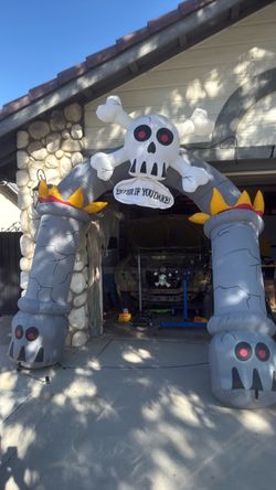 Halloween Inflatable Skull Archway