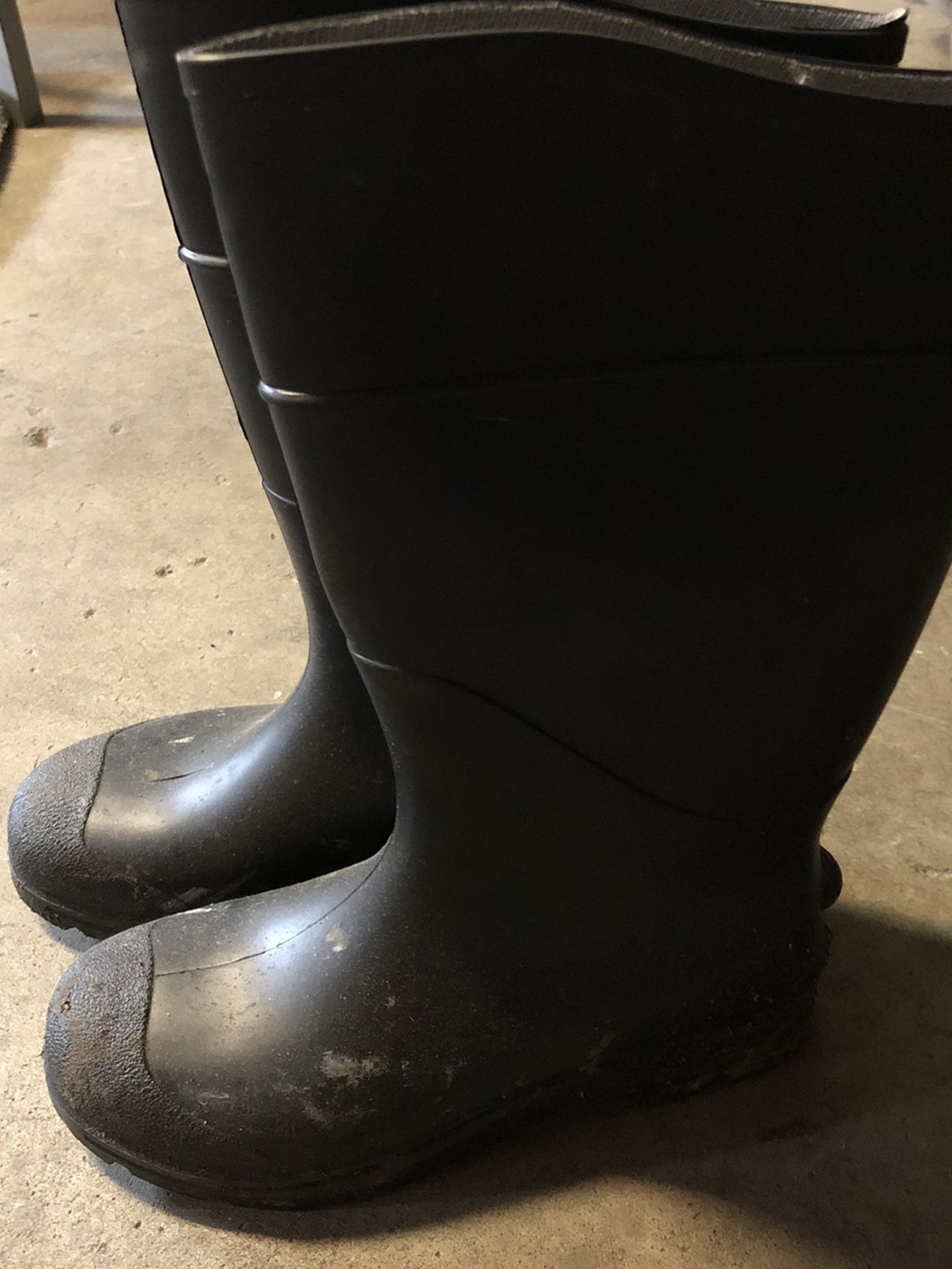 Free Rain Boots Size 8