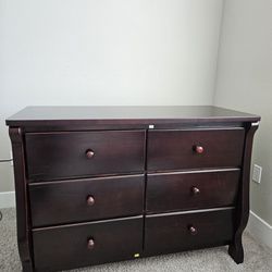 Dresser with 6 drawers.