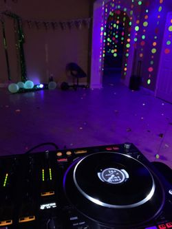 DJ .