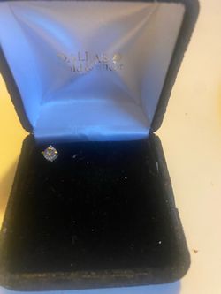 Single diamond stud