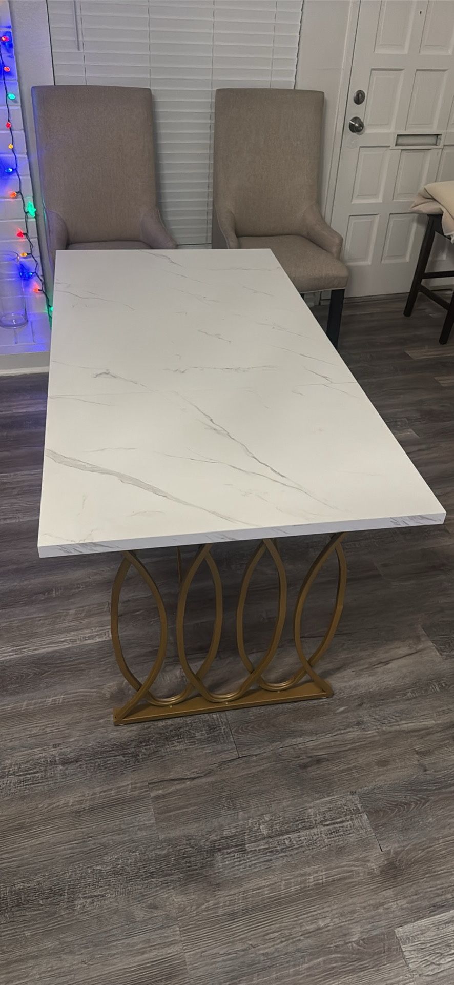 White And Gold Table 