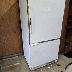 Amama Refrigerator