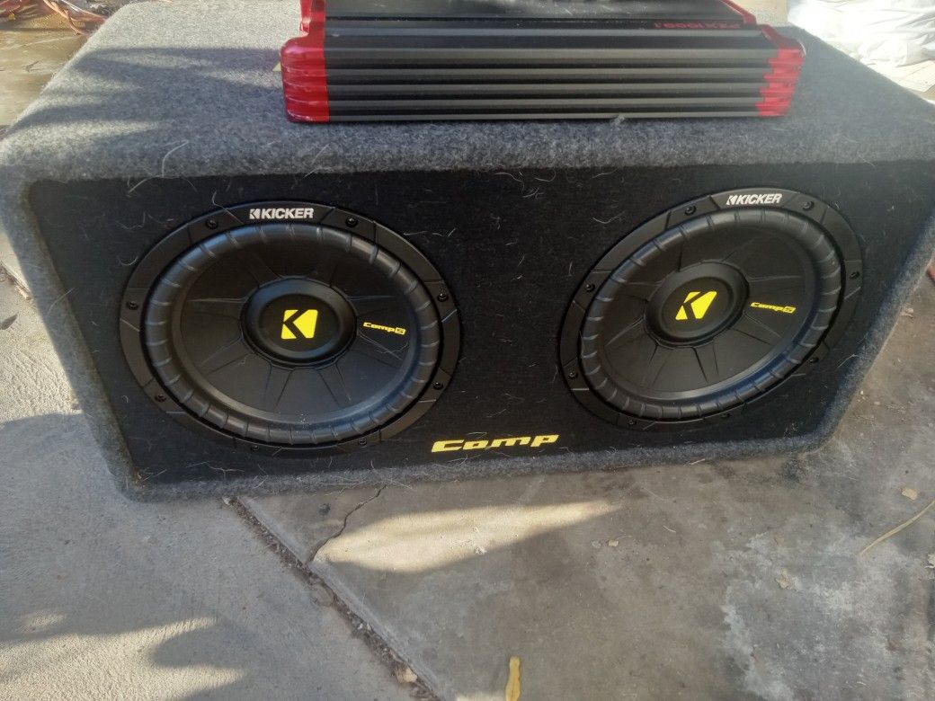 Two 12 In Kickers With A 1000 Wat Amp 