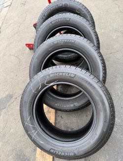 195/65/15 Michelin Selling a set of 4 tires in excellent condition 🫡