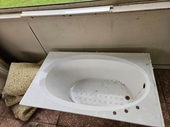 Bath tub