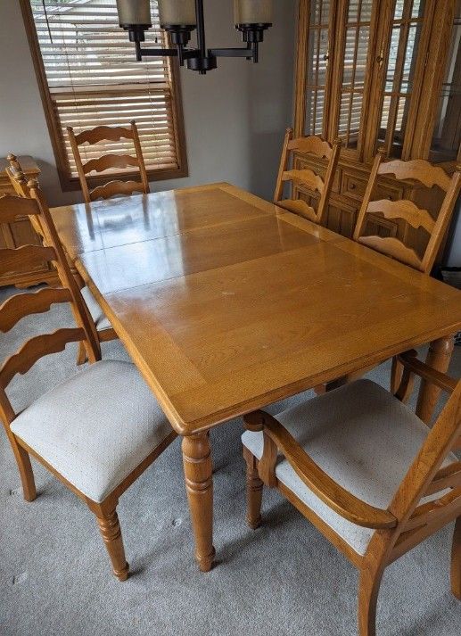 Extendable Dining Table W/6 Chairs
