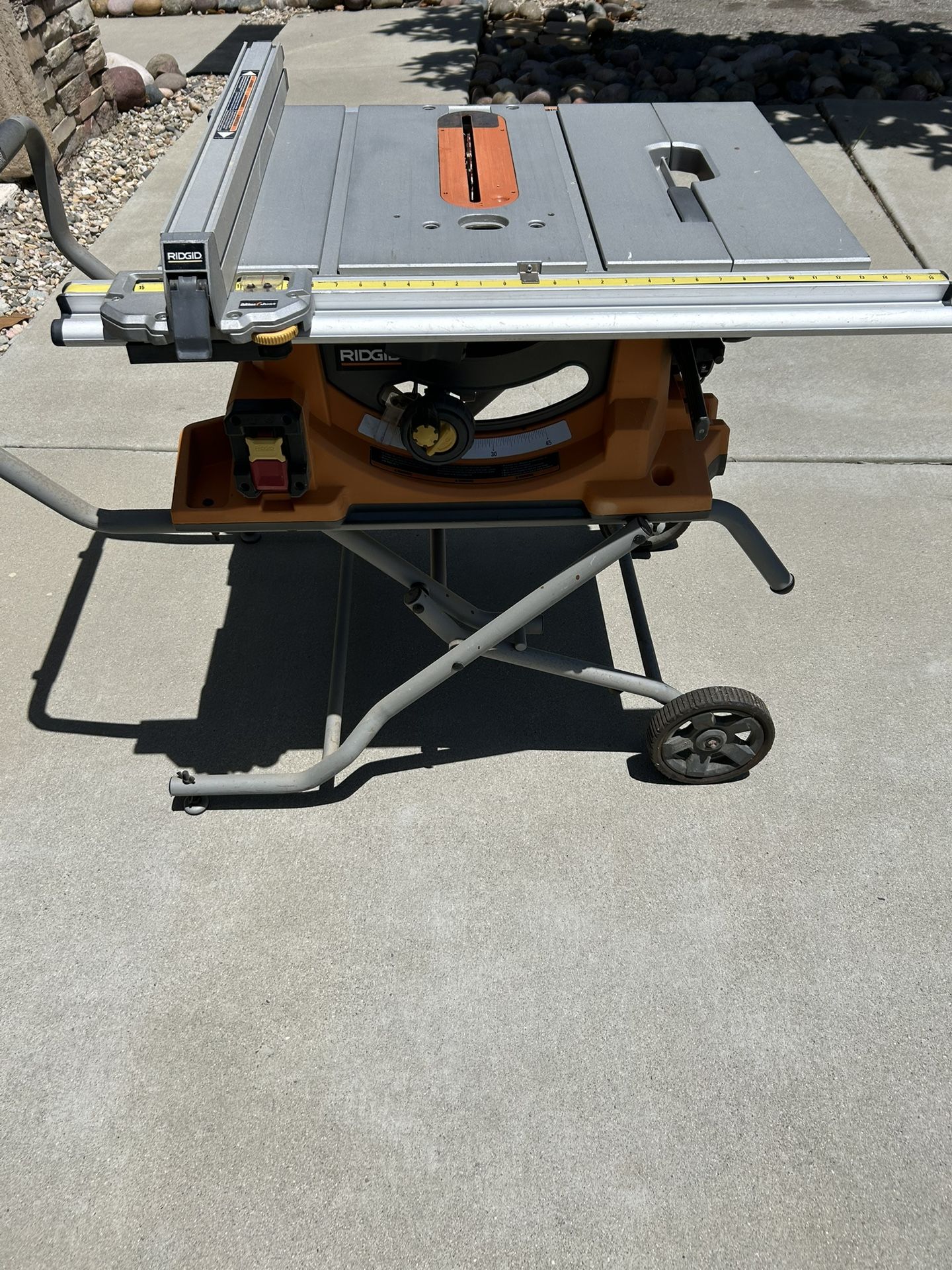 RIDGID 15 Amp 10 in. Portable Corded Pro Jobsite Table Saw with Stand