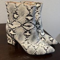 Faux Snake Skin Short Boots 