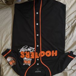 Hooters Shirt 