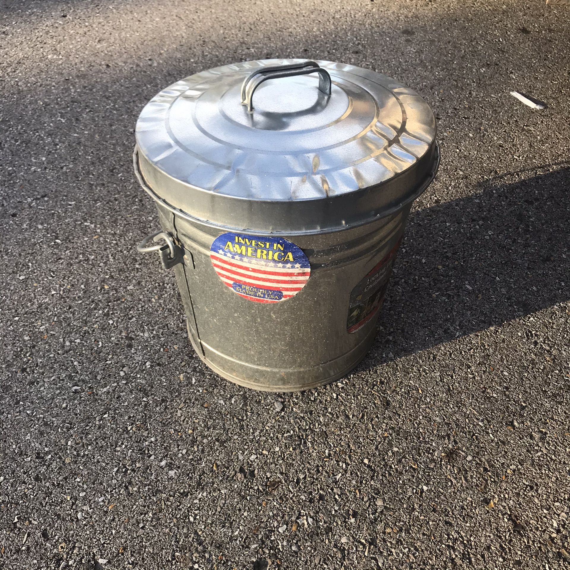 Metal Bucket w/Lid