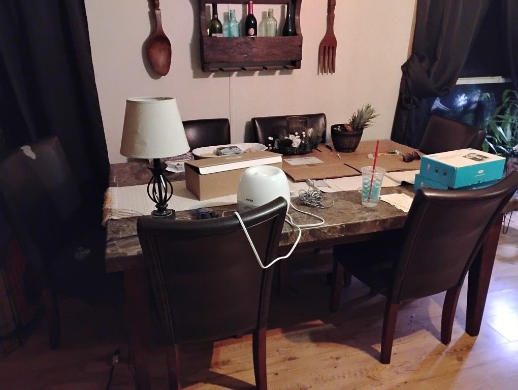 Kitchen Table And 6 Chairs