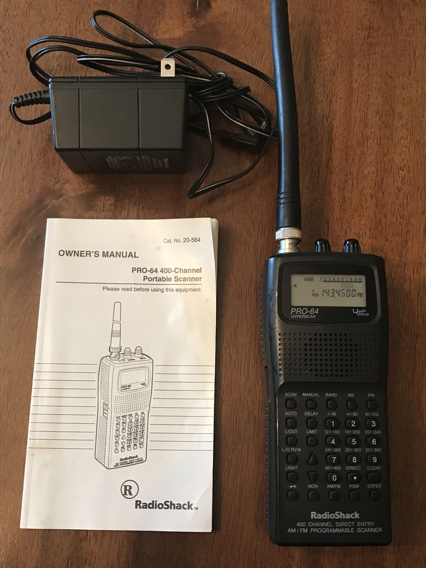 Radio Shack PRO-64 Hyperscan 400 Channel Direct Entry Handheld Scanner.