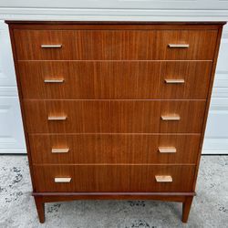 Mid Century Modern Dresser/Chest of Drawers/Highboy 