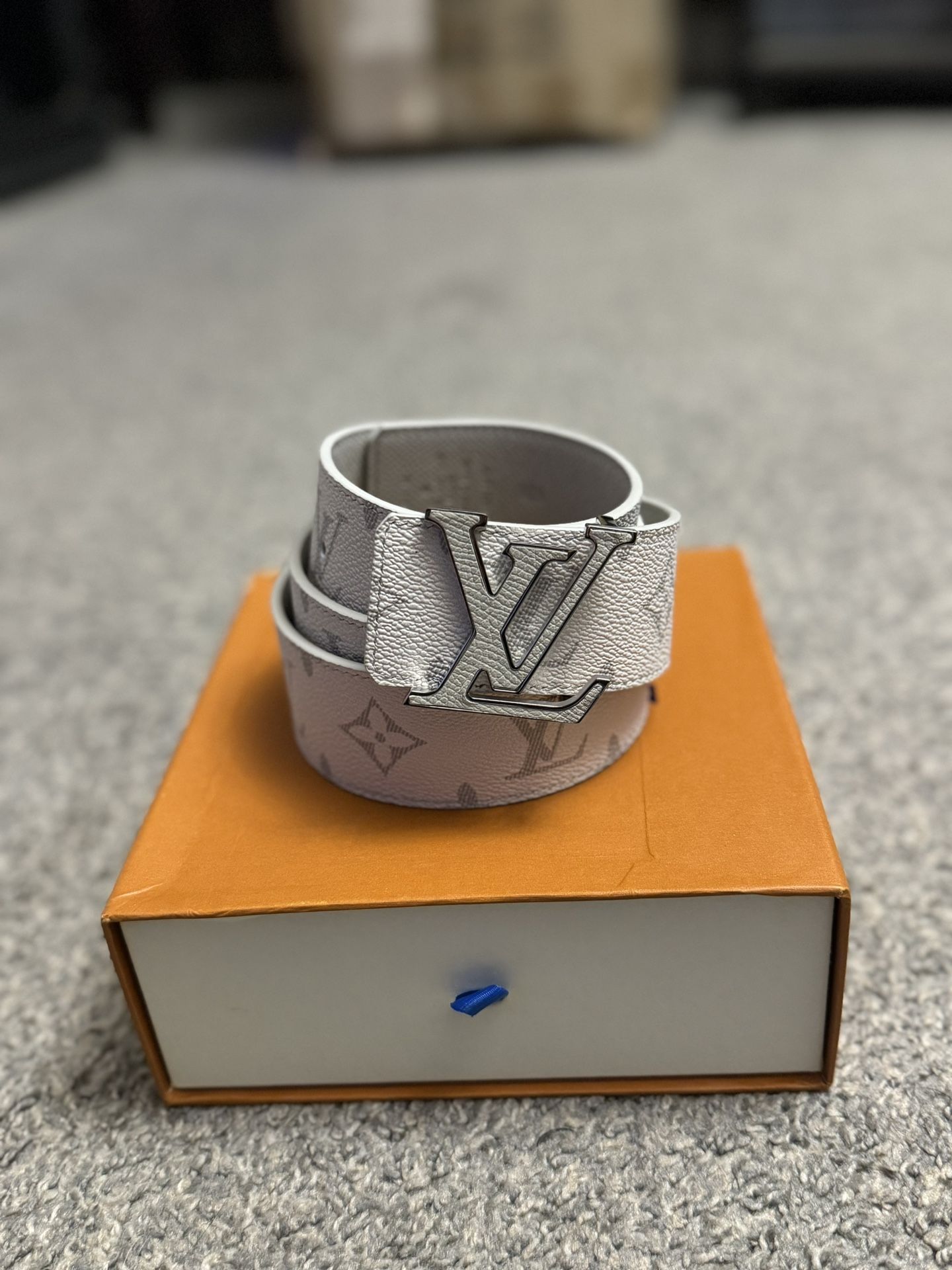 LV White Taiga Belts ( BLACK FRIDAY SALES !!! )