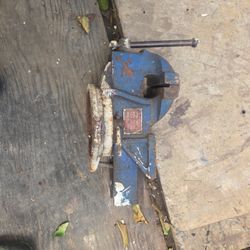 Bench Vise 