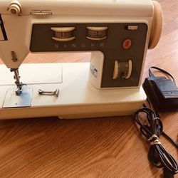 Singer Sewing Machine 