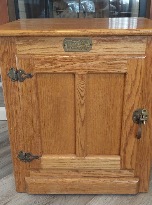 End Table Vintage Antique, White Clad Of St. Louis