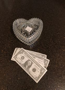 Crystal glass heart w/ lid