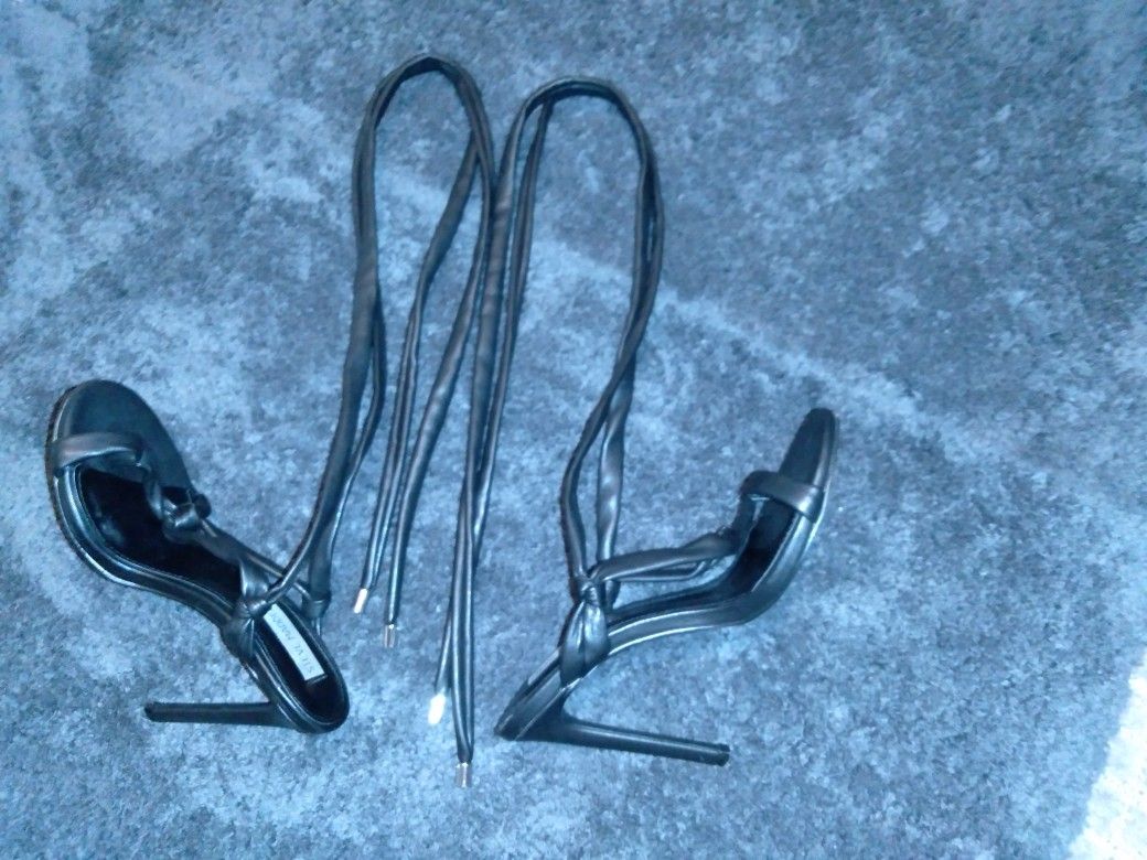 STEVE MADDEN LEATHER STRAP HEALS