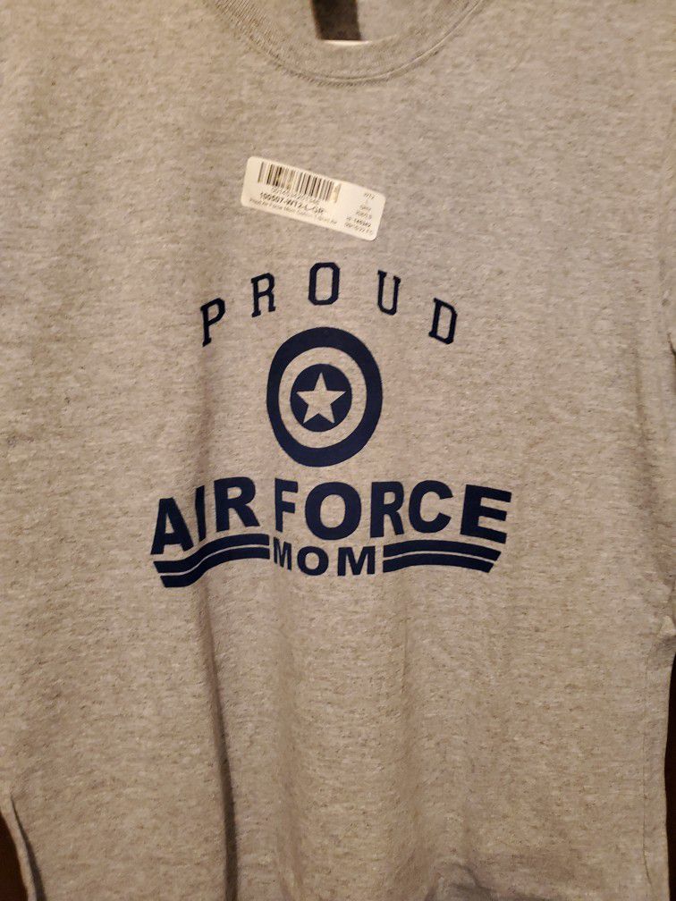 Proud Air Force mom T-shirt