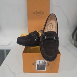 TODS  WOMANS SHOE  SIZE 6 1/2