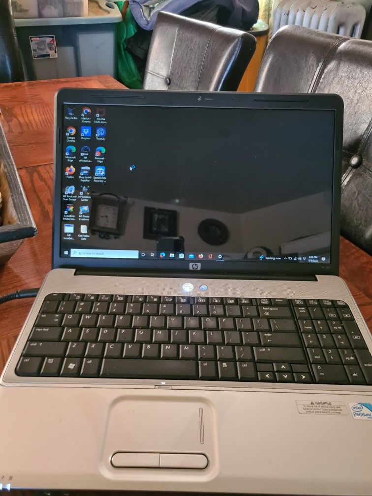 HP LAPTOP WITH POWER CORD NEEDS BATTERY (PLEASE READ POST AND PICS BEFORE RESPONDING)