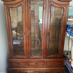 PIer 1 IMPORTS CURIO CABINET/HUTCH