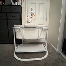 Fisher-Price Soothing Motions bassinet