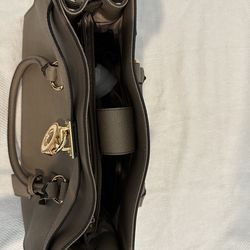 NEW Michael Kors Tote & Matching Wallet Set (Taupe)