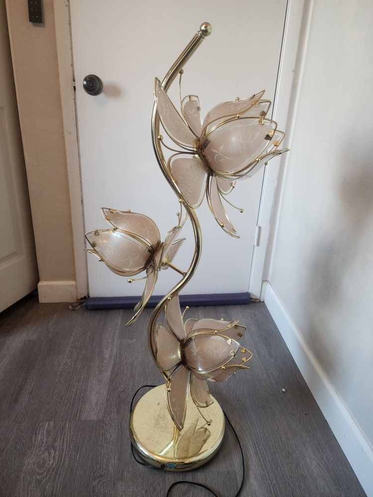 Vintage 70s White Lotus Lamp
