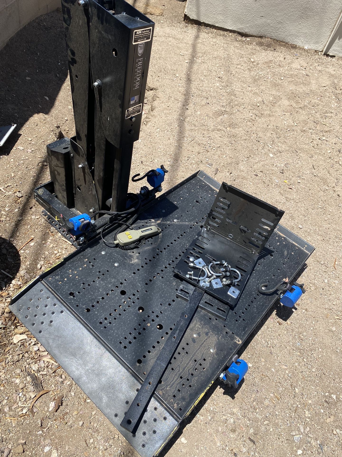 Mobile Wheelchair/ Scooter Lift
