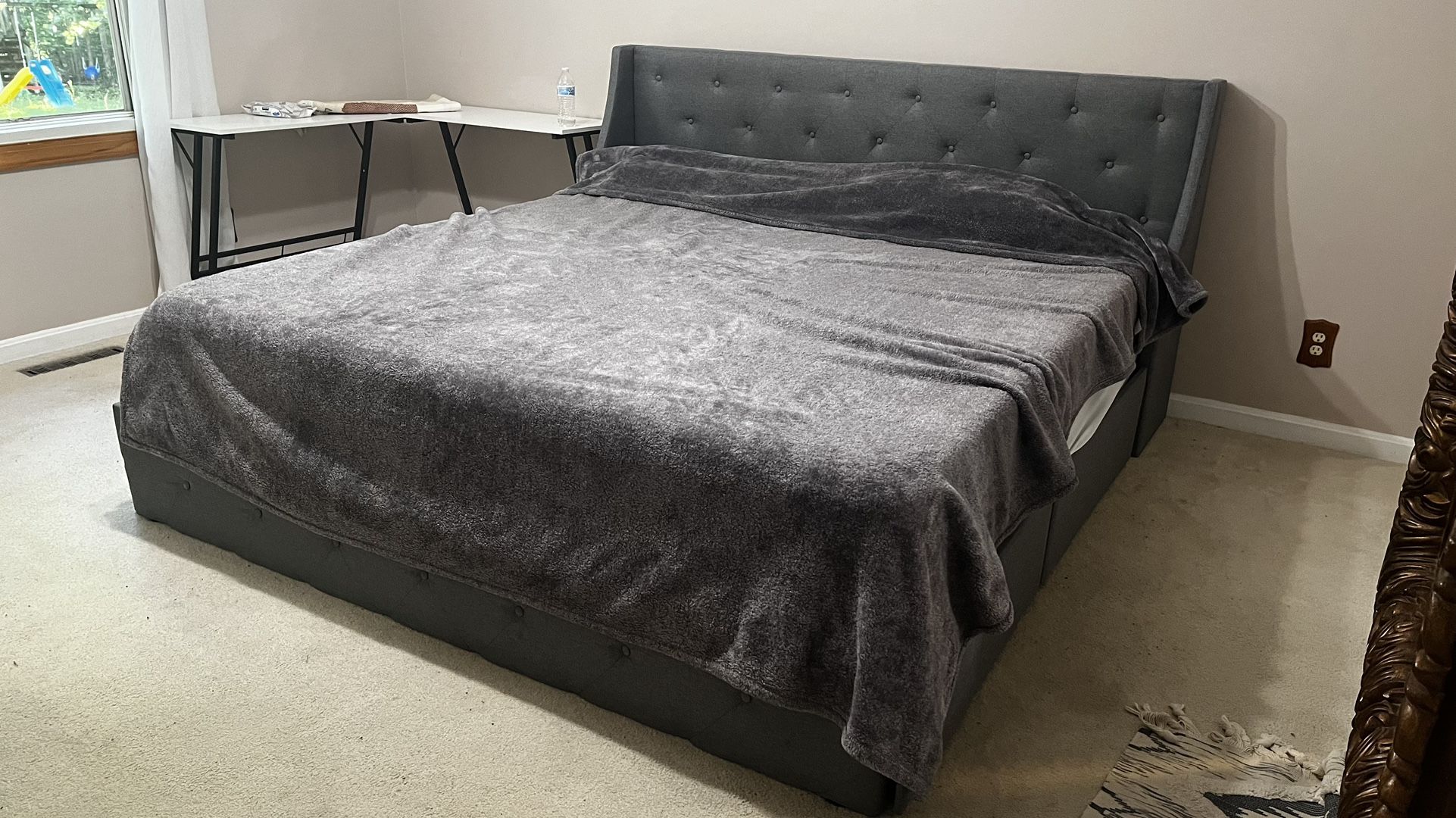 King Bed With Draws And Mattress