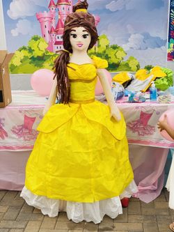 Bella piñata. Piñata beauty and the beast tall