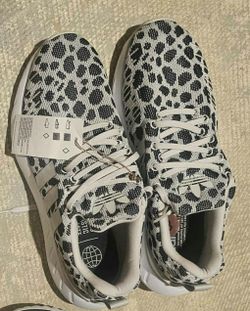 Adaidas Swift run leapord print sneakers size 8
