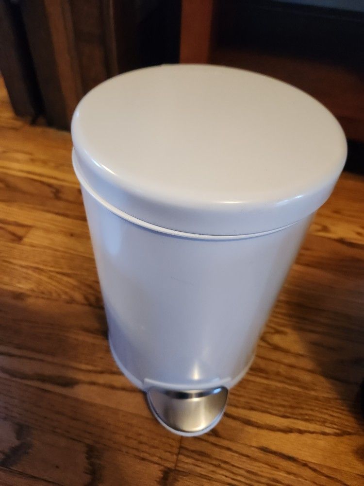 SimpleHuman 4.5L Round Step Trash Can White