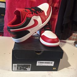 Jordan 1 Low Bulls Size 13