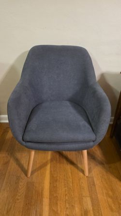 Modern Gray Accent Chair – Excellent Condition!