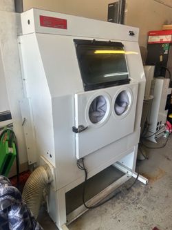 MBA media blast and abrasive pass-through sand blaster